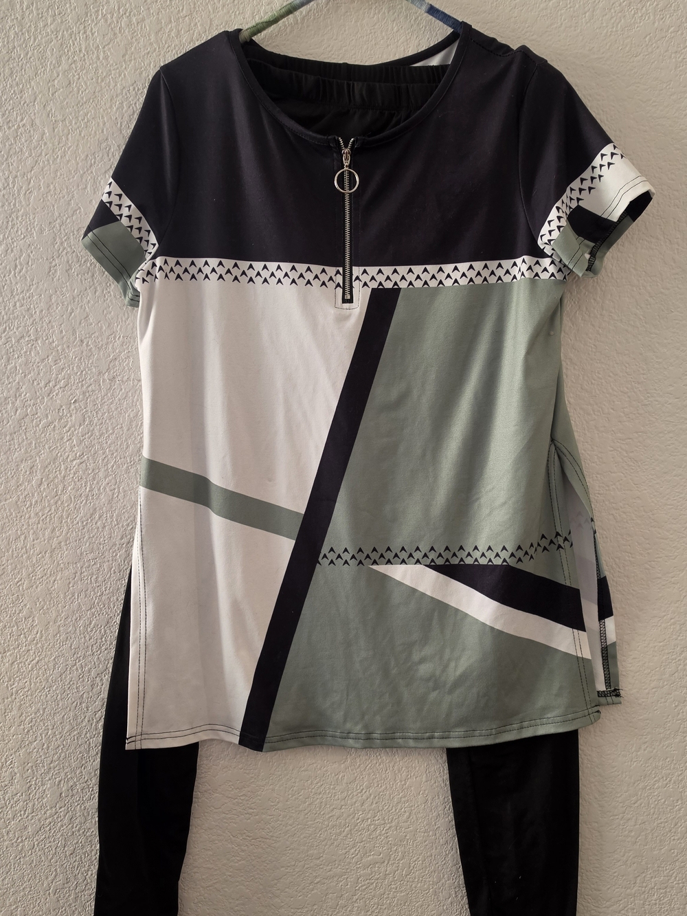 2 Piece Women’s Short Sleeve Colorblock Zip-Neck Top in Sage and Black